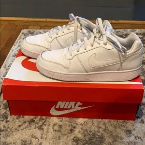 • Nike Ebernon Low Sneakers •